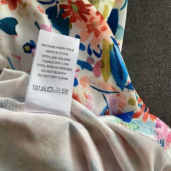 Sakurafina woman’s pull over top large - Picture 10 of 10